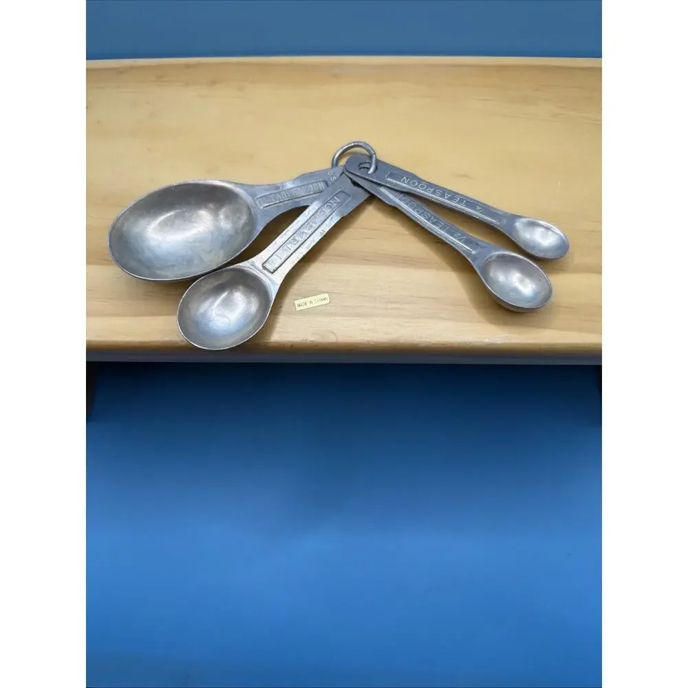 Set Of 4 Aluminum Measuring Spoons - 1 Tbsp- 1 Tsp - 1/2 Tsp - 1/4 Tsp On A Ring
